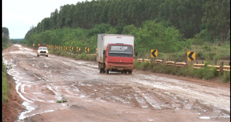 Câmara de Três Lagoas cobra melhorias na estrada de acesso ao Porto de Areia após chuvas