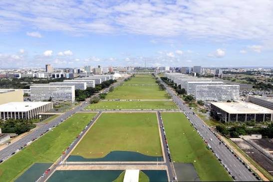 Com dívida acima de 80% do PIB, gastos disfarçados com crédito e fundos exigirão um ajuste fiscal do próximo governo
