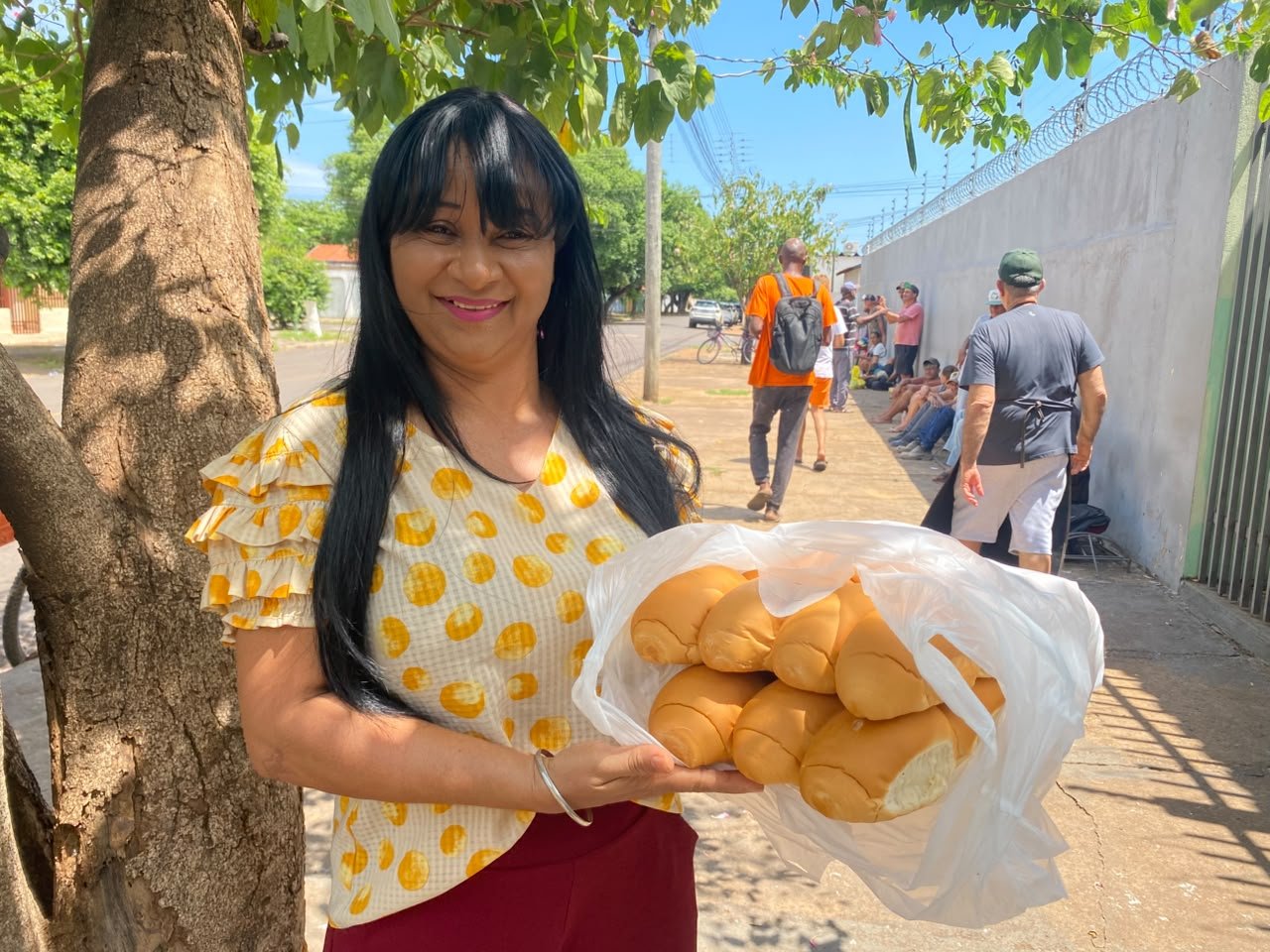 Confeiteira mantém doações semanais de pães há décadas na Casa da Sopa em Três Lagoas