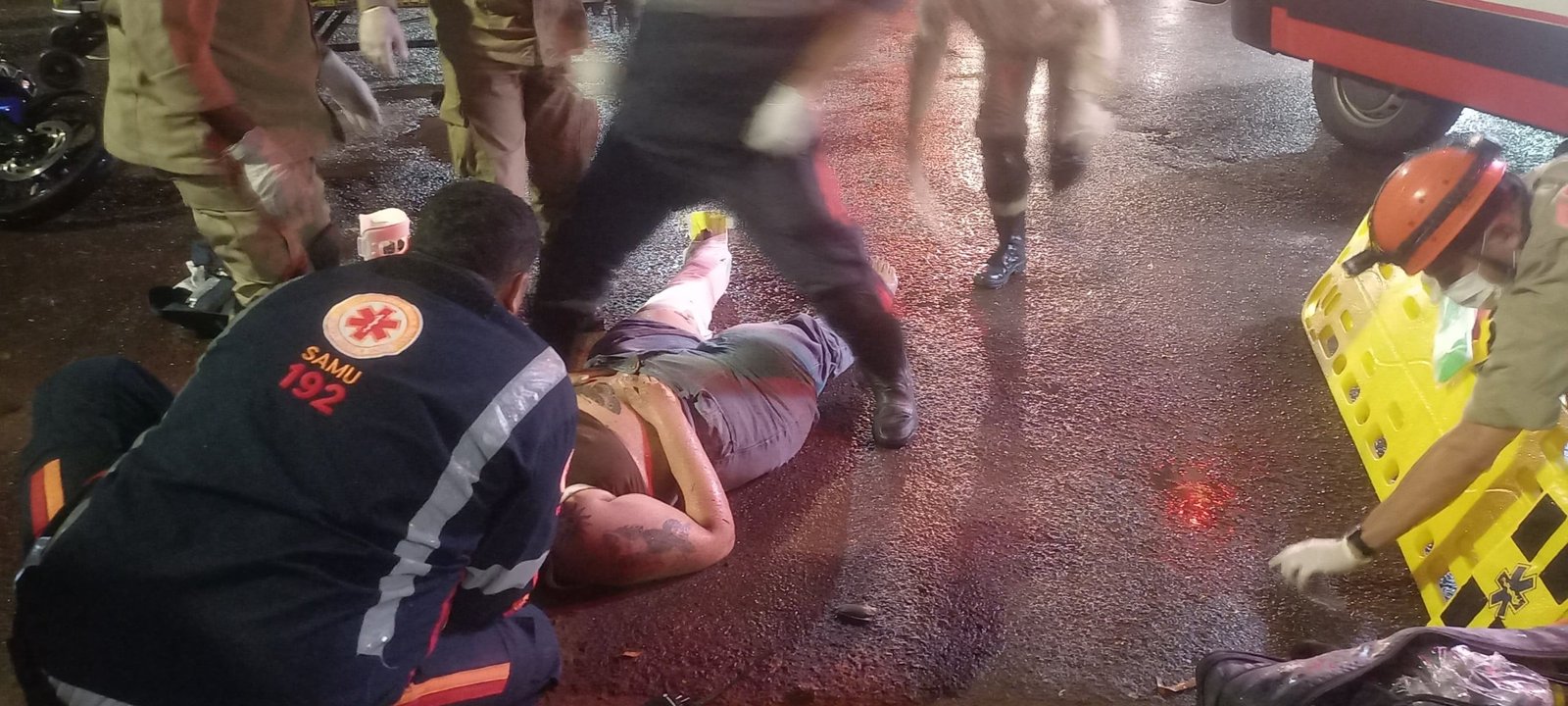 Jovem de 23 anos fica ferida em colisão entre moto e carro em Três Lagoas